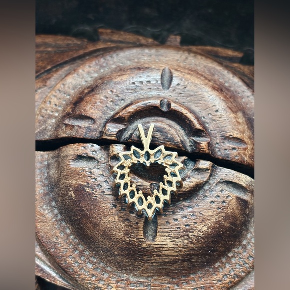 Vintage 14K Gold Blue Topaz Heart Pendant - Picture 5 of 7